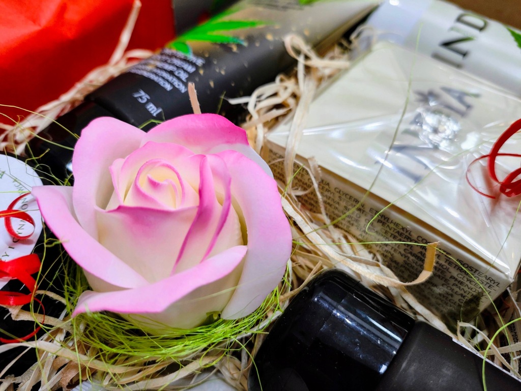 Zestaw Kosmetyków Damski Prezent Dla Mamy Żony Babci Naturalny Box SPA